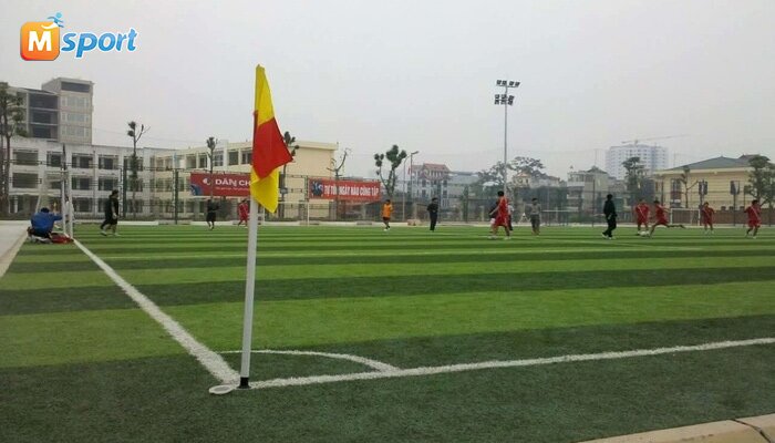 sân bóng hồng ân