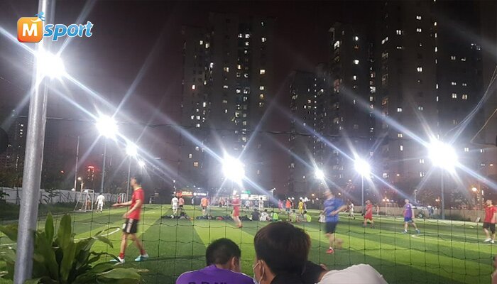 Sân bóng Trần Hữu Dực